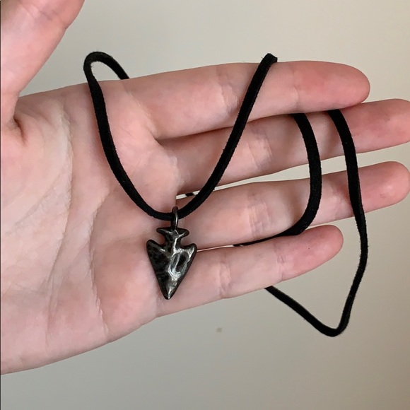Boutique Arrowhead Choker in Black - Picture 2 of 2